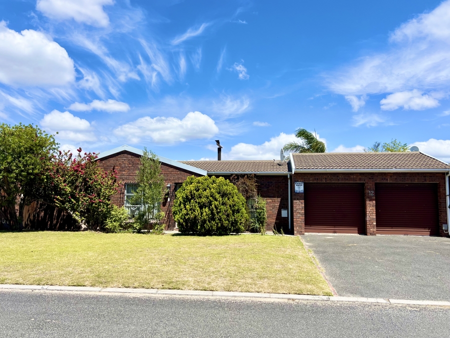 4 Bedroom Property for Sale in Plattekloof Glen Western Cape